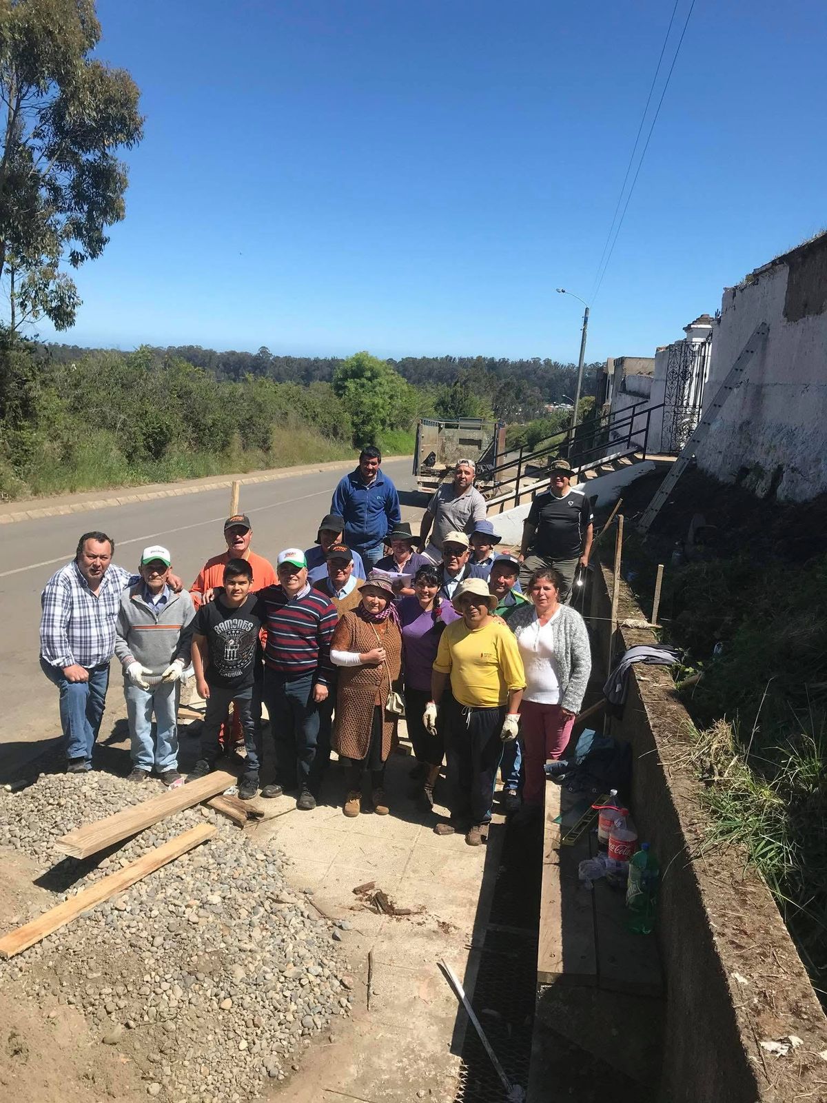 Construcción de pasarela universal y restauración de entrada principal de nuestro cementerio parroquial de Chanco