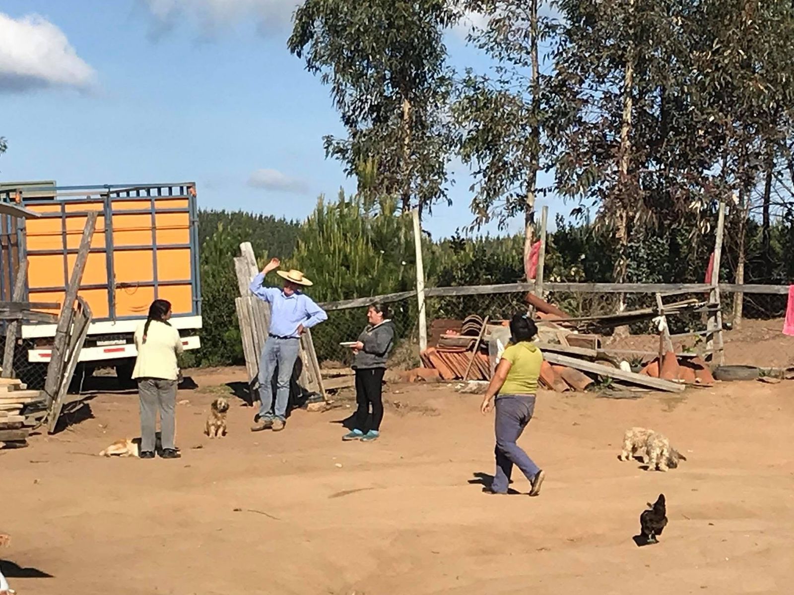 Donación de materiales para construir un baño a una persona adulto mayor de la comuna