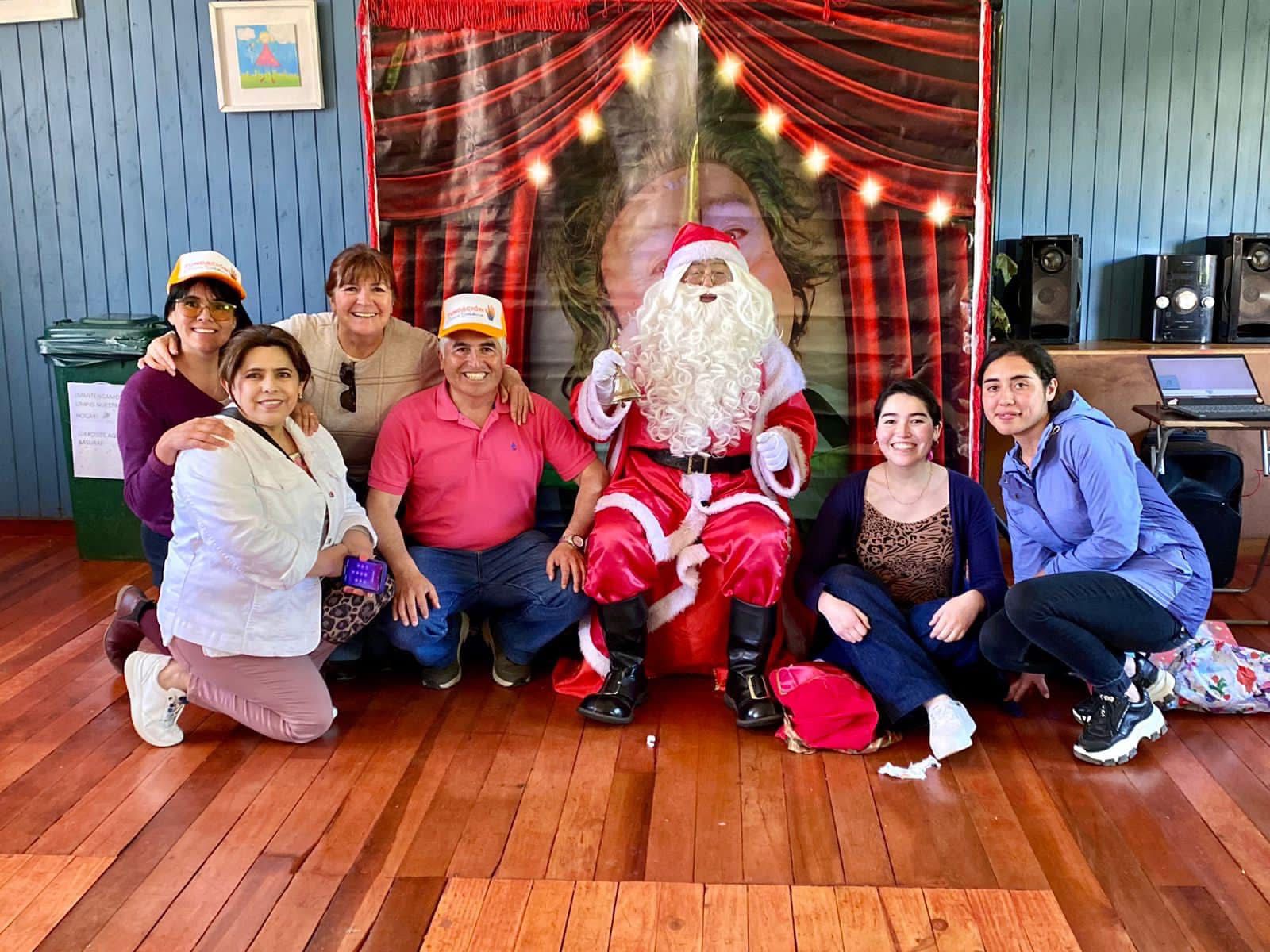 Fiesta navideña en hogar de menores de la comuna de Pelluhue
